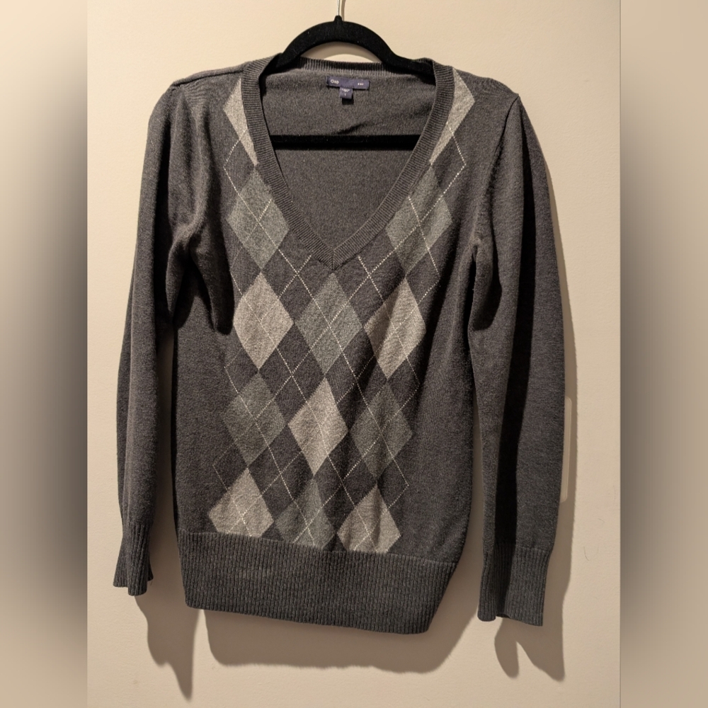 GAP Charcoal and Cream Argyle V-Neck Sweater, Size Small